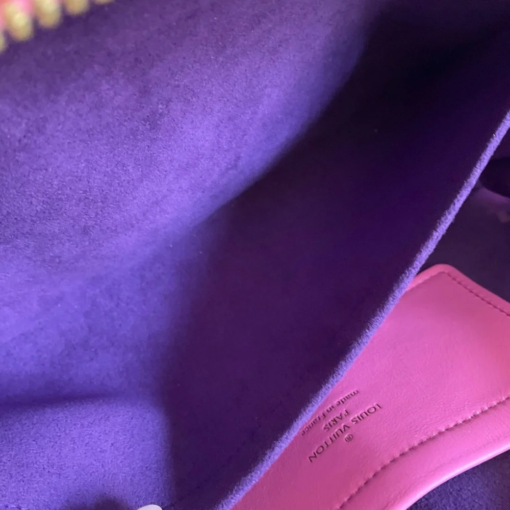 Sold Amazing Louis Vuitton Pink Utility Bag - Picture 9 of 16